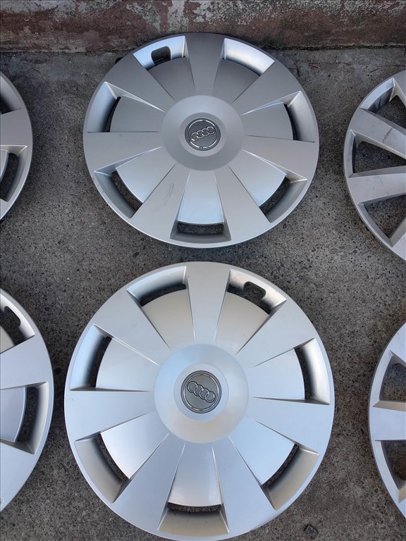 16-os Gyári Audi dísztárcsa 18000ft a 4db/20/ 1. kép