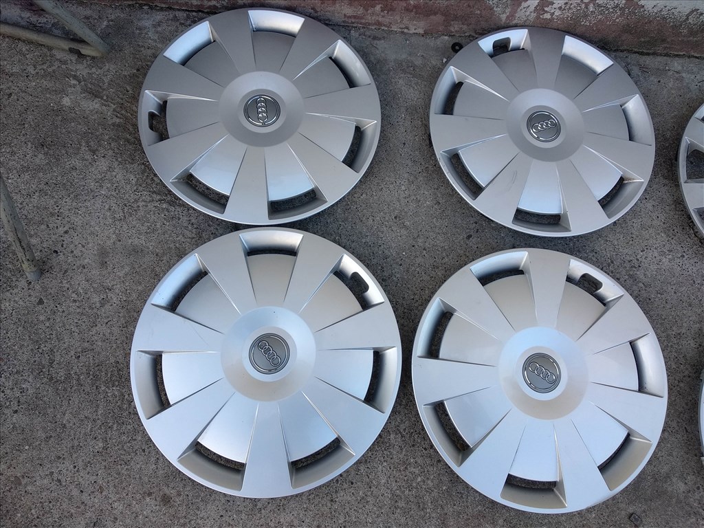 16-os Gyári Audi dísztárcsa 18000ft a 4db/20/ 3. kép