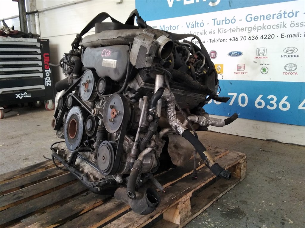 Audi CGK bontott motor  3. kép