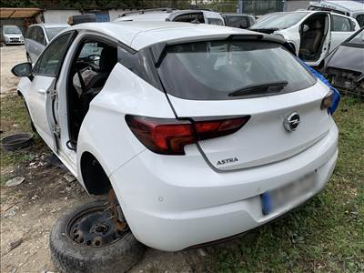 Opel Astra K bontott alkatrészei