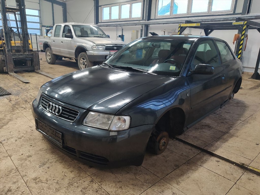 Audi A3 (8L) 1.6 - Bontódik! 2. kép