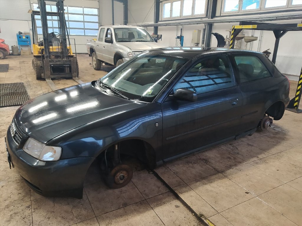 Audi A3 (8L) 1.6 - Bontódik! 3. kép