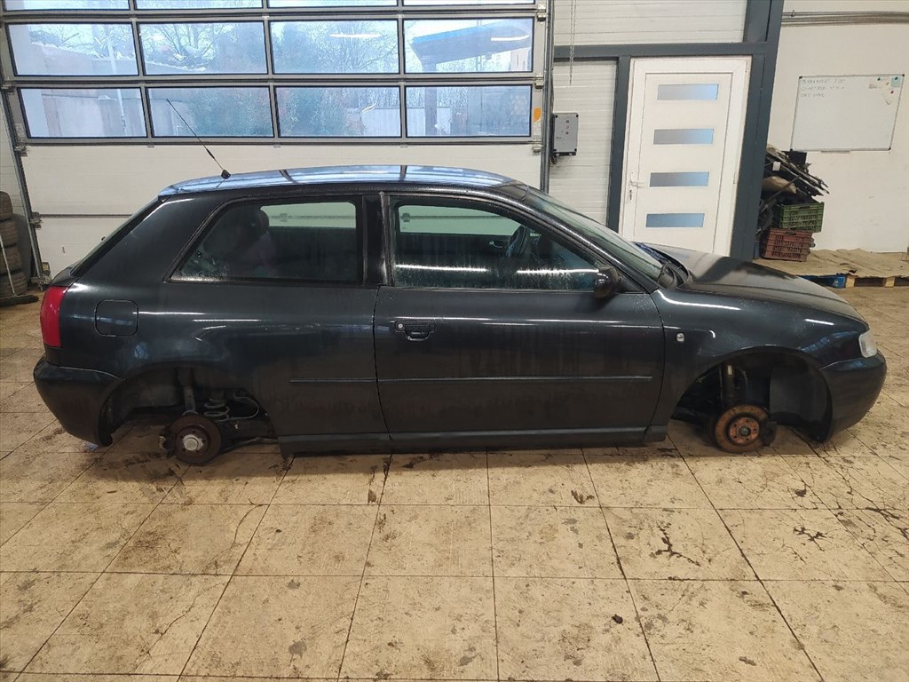 Audi A3 (8L) 1.6 - Bontódik! 7. kép