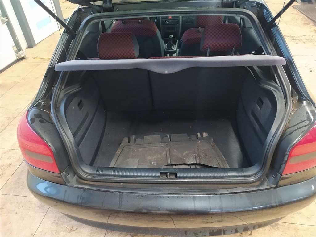 Audi A3 (8L) 1.6 - Bontódik! 15. kép