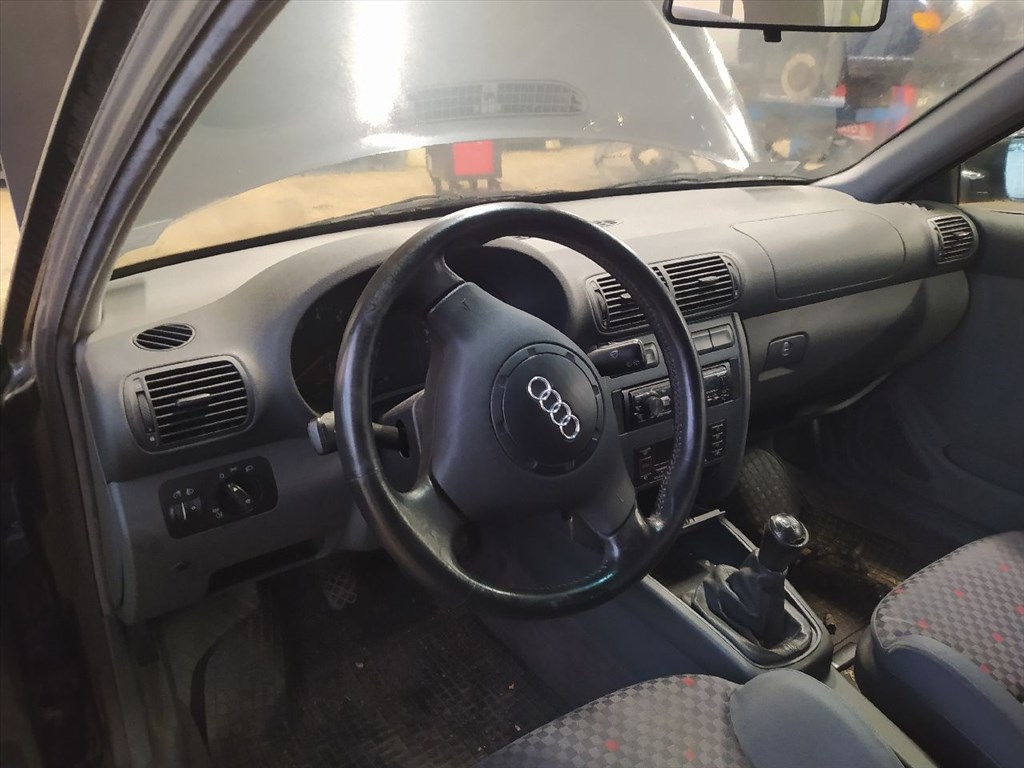 Audi A3 (8L) 1.6 - Bontódik! 16. kép