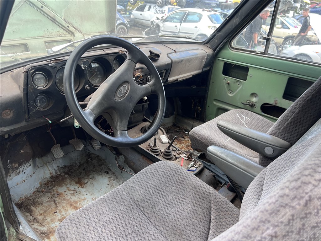 Lada Niva 1.6i bontott alkatrészei 3. kép