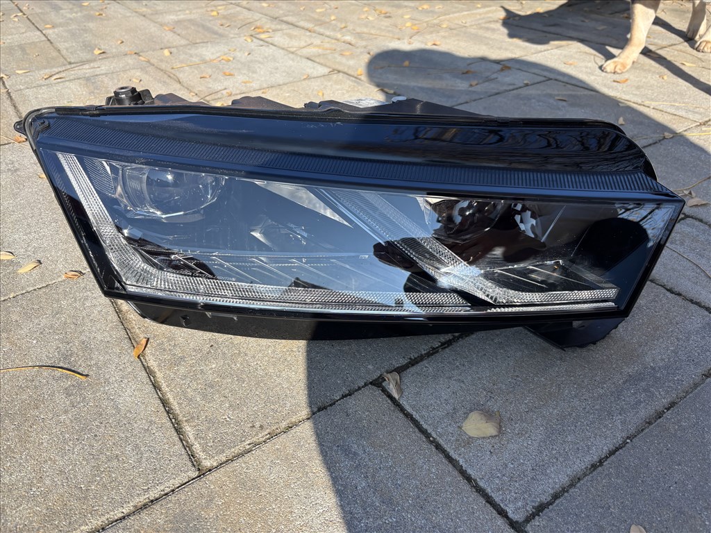 Skoda Octavia IV Octavia 4 jobb első led fényszóró  5e4941016a 1. kép