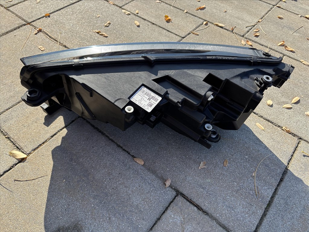 Skoda Octavia IV Octavia 4 jobb első led fényszóró  5e4941016a 3. kép