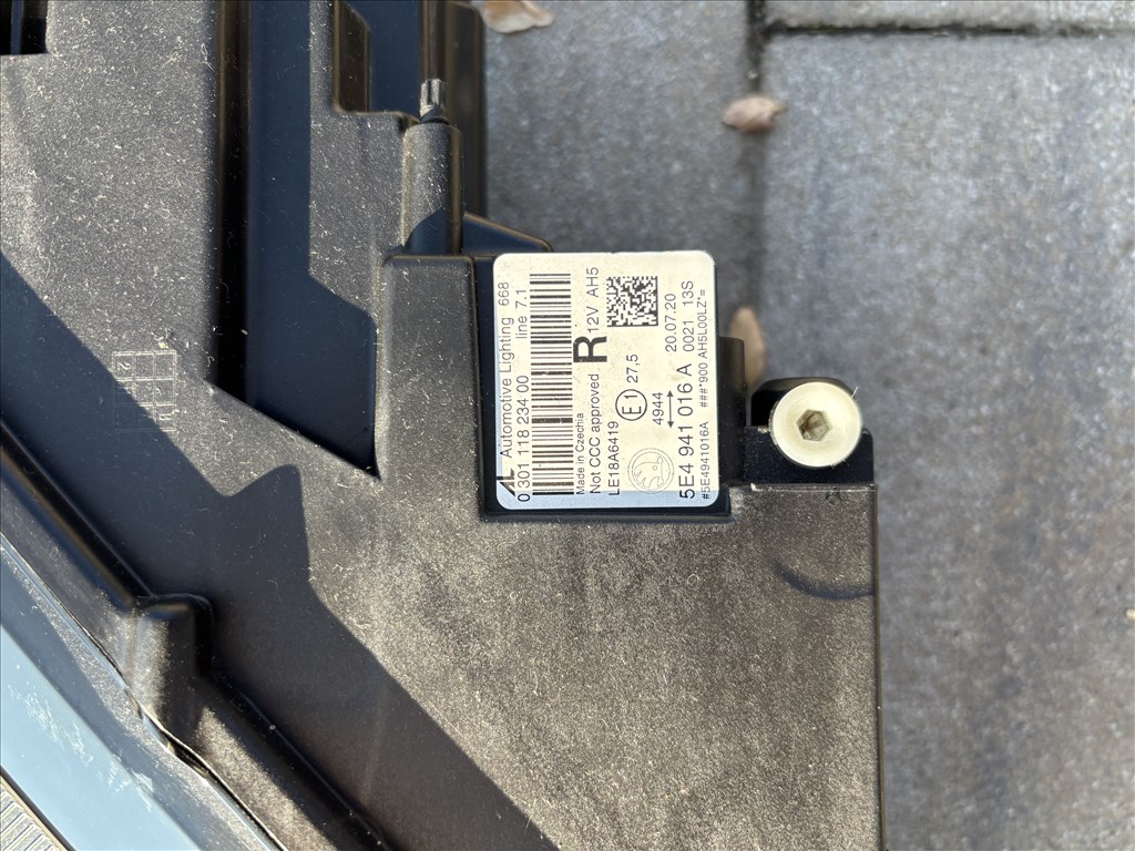 Skoda Octavia IV Octavia 4 jobb első led fényszóró  5e4941016a 4. kép