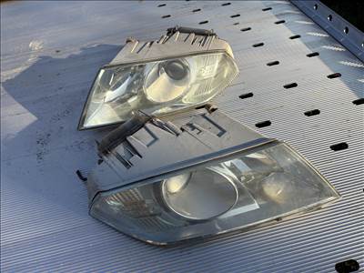 Skoda Octavia II Xenon fényszóró pár