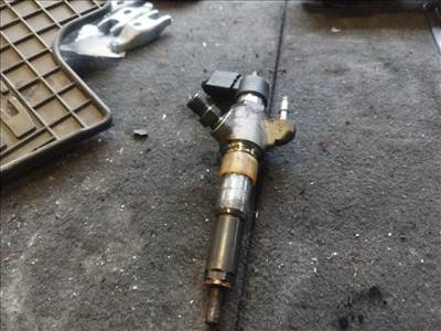 Ford Focus 3 / C-Max 1.6 TDCI 2011- porlasztók 9802448680