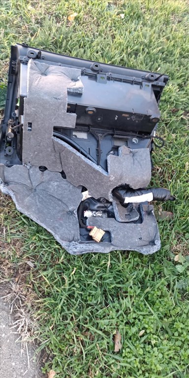 Audi A4 B6 -B7 gyári hüthetö fekete kesztyű tartó  5. kép