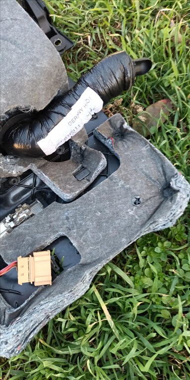 Audi A4 B6 -B7 gyári hüthetö fekete kesztyű tartó  6. kép