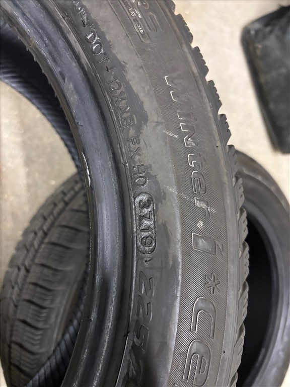  225/50 17" újszerű Hankook Winter Icept Evo - defekttűrő téli gumi - 2 db  5. kép