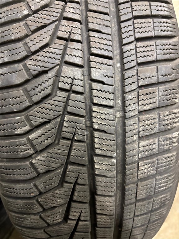  225/50 17" újszerű Hankook Winter Icept Evo - defekttűrő téli gumi - 2 db  8. kép