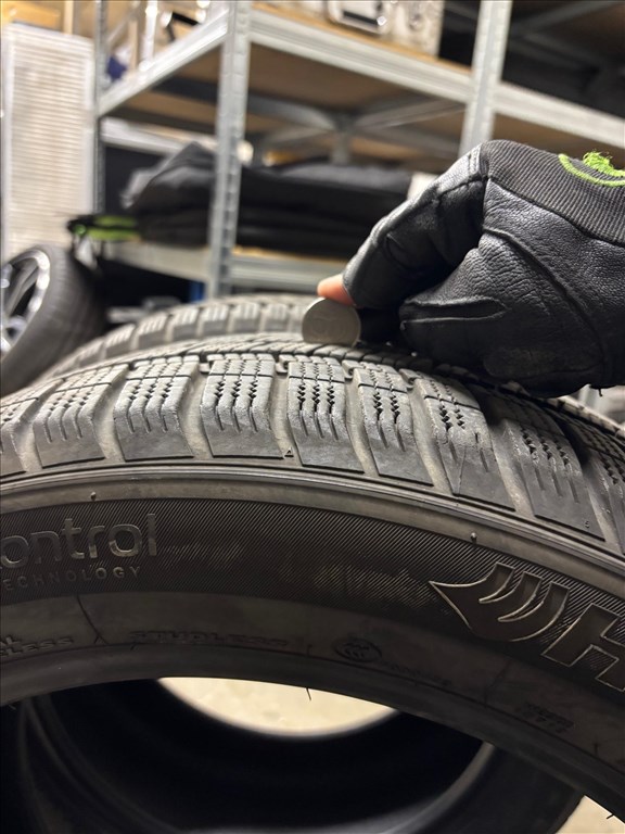  225/50 17" újszerű Hankook Winter Icept Evo - defekttűrő téli gumi - 2 db  1. kép