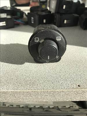 Skoda Octavia III tükör állító gomb 5e0959565c