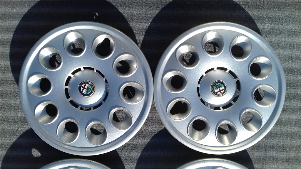 15 colos gyári Alfa Romeo dísztárcsa garnitúra 2. kép