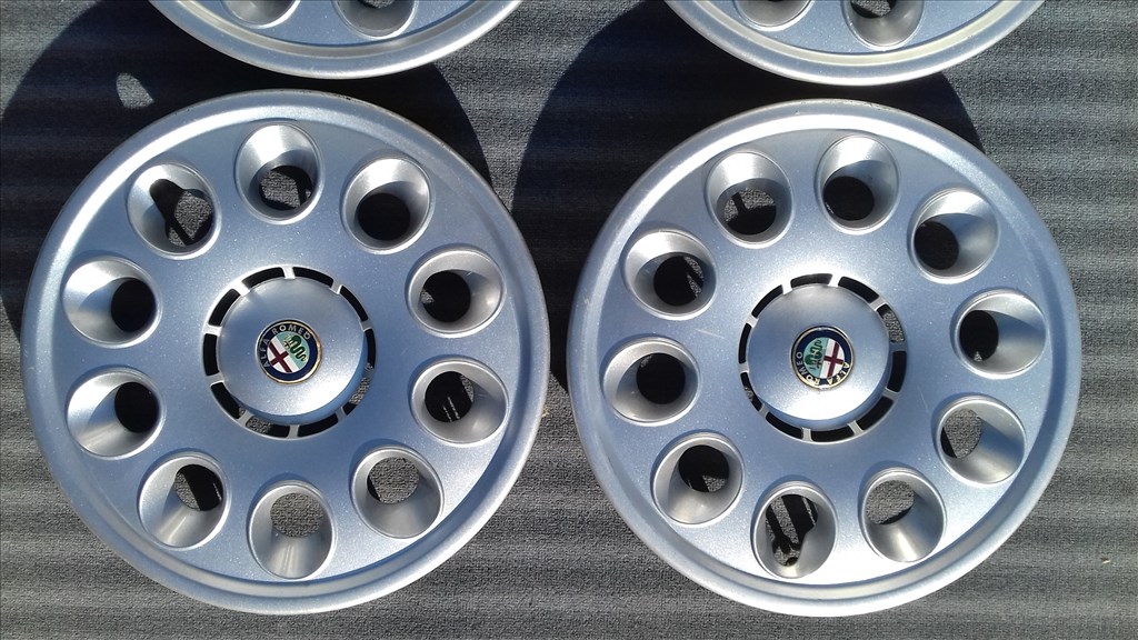 15 colos gyári Alfa Romeo dísztárcsa garnitúra 3. kép