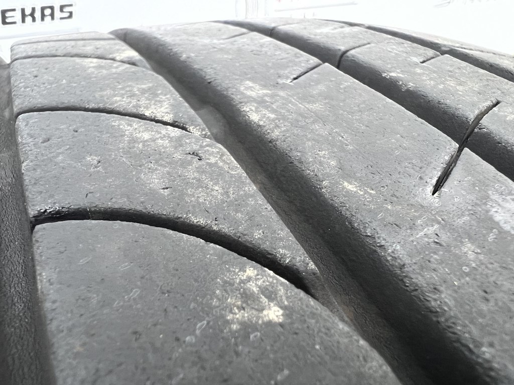 235/55 R20 Bridgestone Dueler H/L nyári gumi 6mm 4. kép