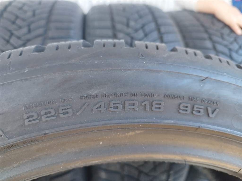  225 45 r18 Dunlop Wintersport 5 téligumi garnitúra  3. kép