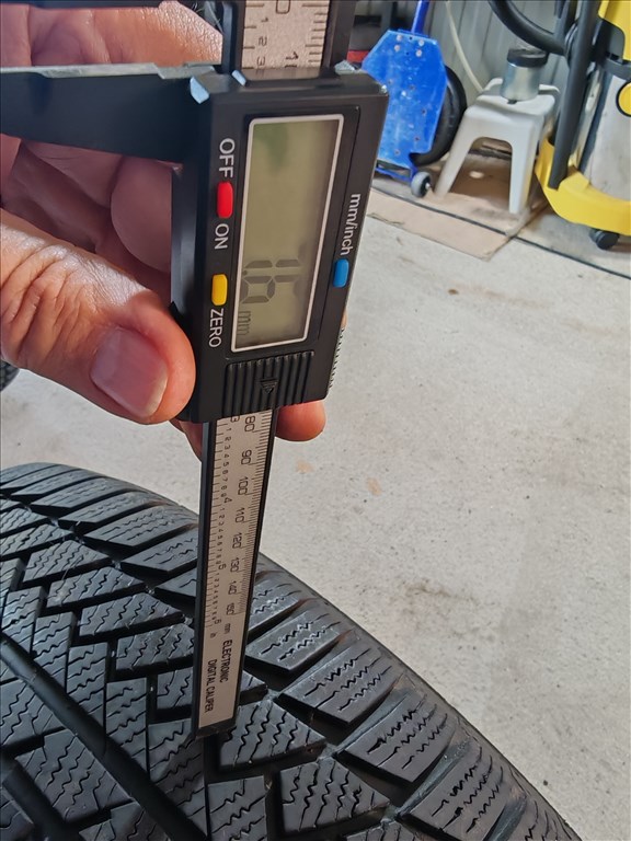  205/6016" használt Continental téli gumi gumi 6. kép