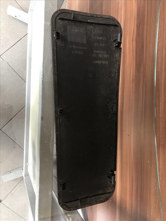 Audi A4 (B5 - 8D) akkumulátor takaró fedél 8d1819422 2. kép