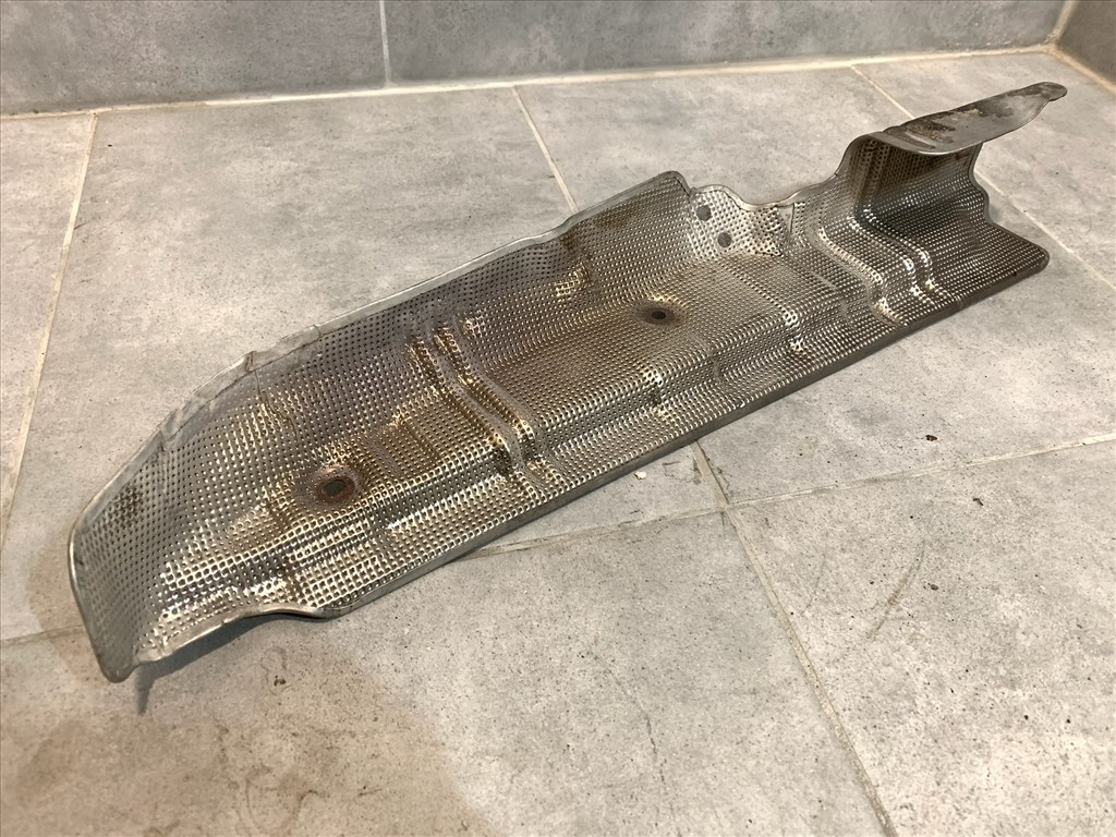 BMW E70, E71, E9X, F0X, F1X, F25, F26 leömlő hővédő lemez 11628511809 11627801644 2. kép