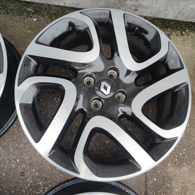 4x100 17 Gyári Renault polír alufelni Nyomásmérővel 145000ft a 4db/21/ 2. kép