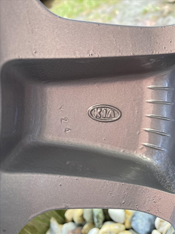  5x139.7 lyukosztású 17" újszerű (gyári felni) alufelni, rajta 245/70 használt Cooper téli 7. kép