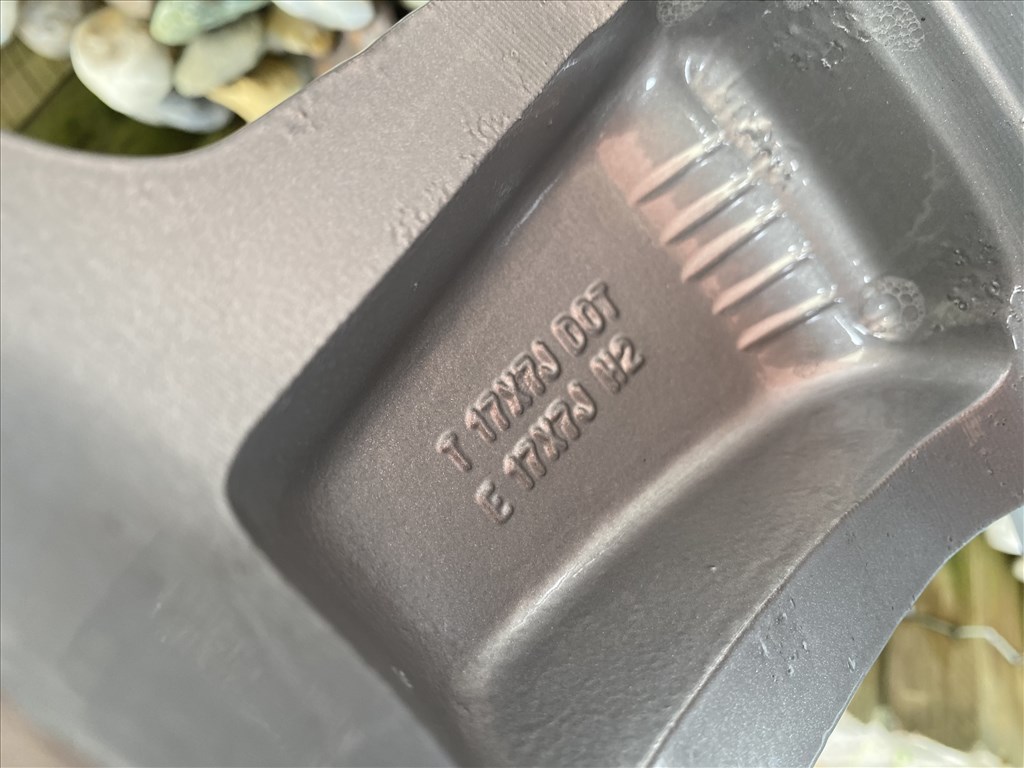  5x139.7 lyukosztású 17" újszerű (gyári felni) alufelni, rajta 245/70 használt Cooper téli 9. kép