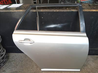 Toyota Avensis T25 Kombi Jobb hátsó ajtó ezüst