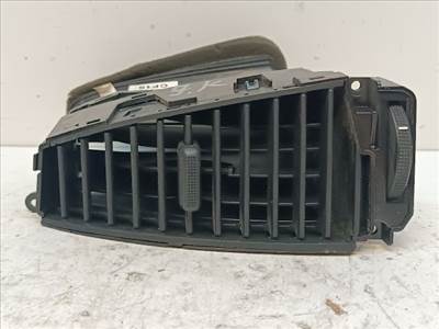 HYUNDAI i20 Középső Jobb Szellőző