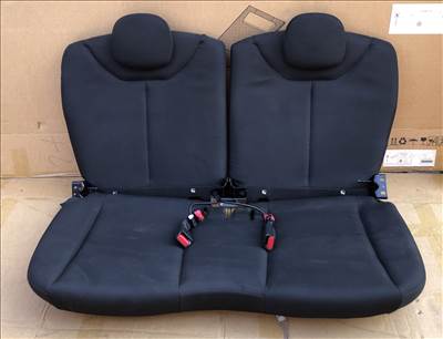 Toyota Aygo-X 2024.hátsó ülések,övek,hátsó szőnyeg