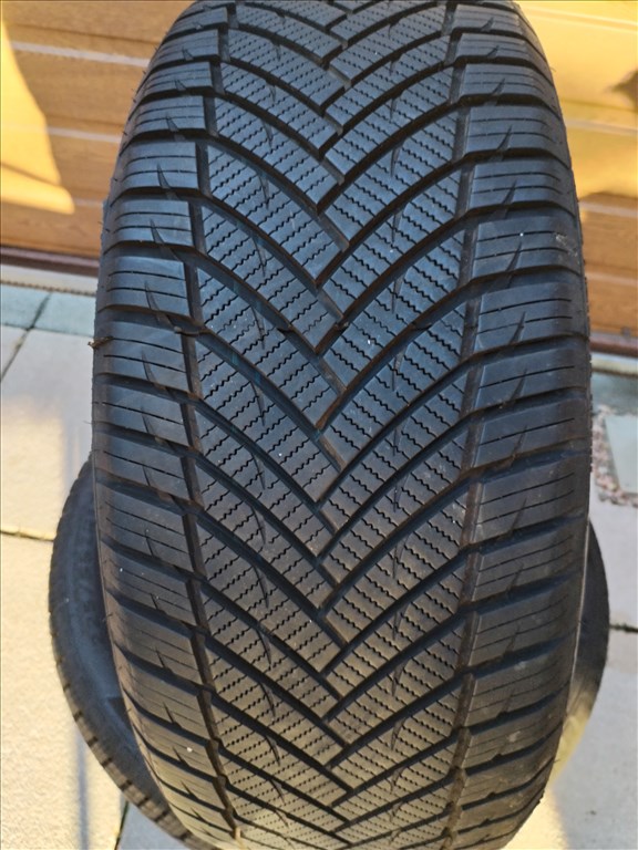  225/5517" újszerű négyévszakos Imperial gumi 2 db 2024.49.hét 1. kép