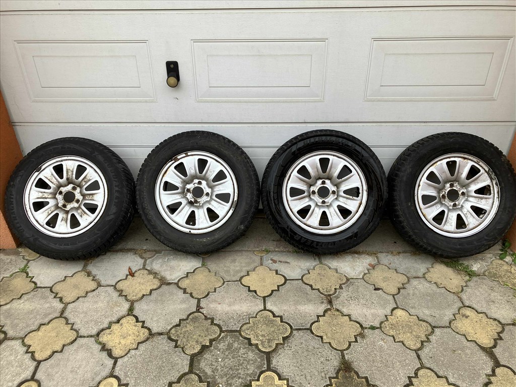  4x100 lyukosztású 15" használt lemezfelni, rajta 195/65 használt Goodyear gumi  2. kép