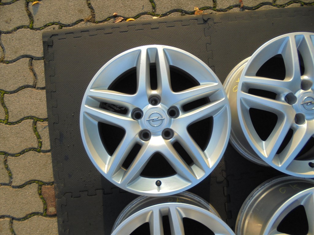 16-os Opel gyári alufelni jó állapotban eladó  2. kép