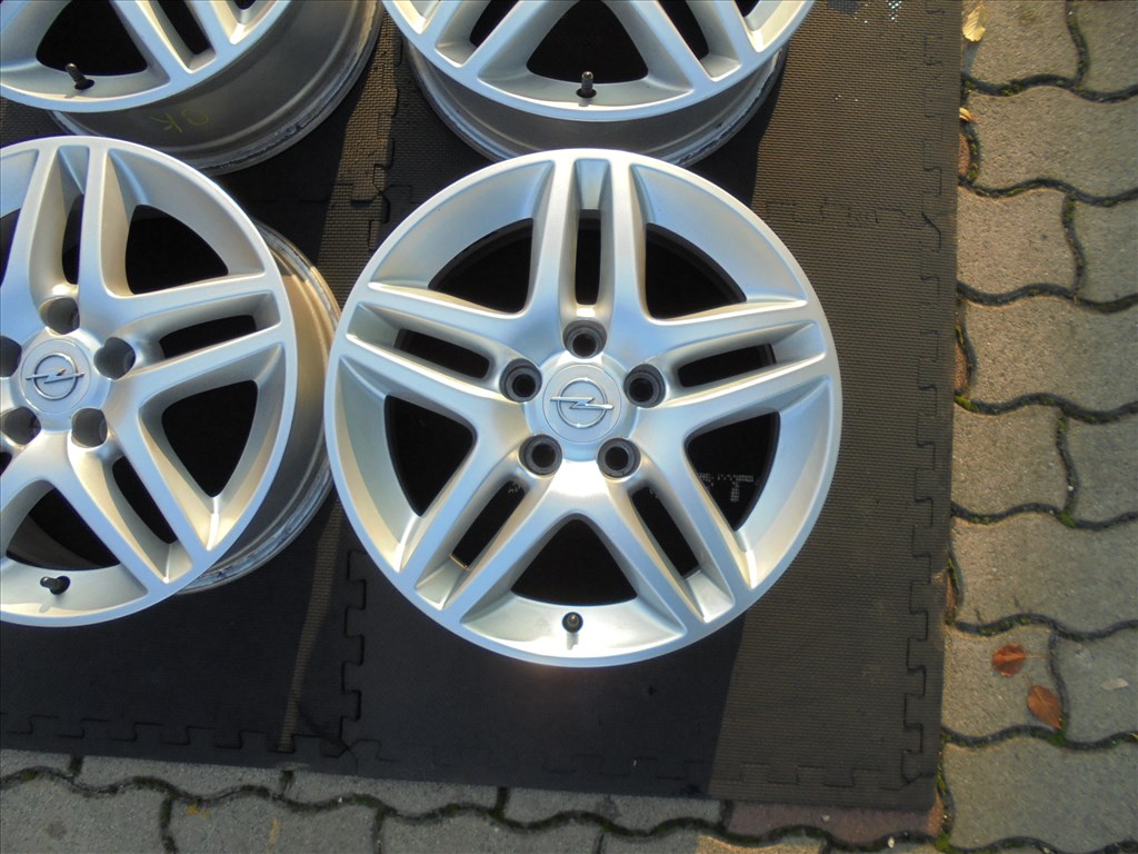 16-os Opel gyári alufelni jó állapotban eladó  5. kép