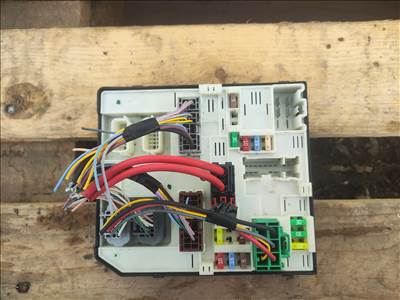 Renault Scénic III 1.5 dCi motortér biztosítéktábla  284b62069r