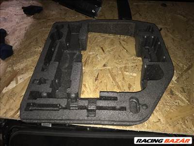 Audi A5 (B8 - 8T) szerszámtartó  8t0012109a