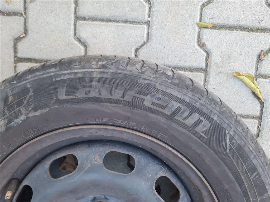  5x100 15" gyári lemezfelni, 195/65 Laufenn nyári gumi pár (25517) 4. kép
