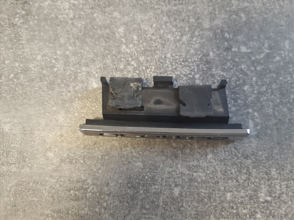 Audi QUATRO embléma (A3 A4 A5 A6 A7 Q7 Q8 stb.) 8h08537372zz 4g0853736e 5. kép