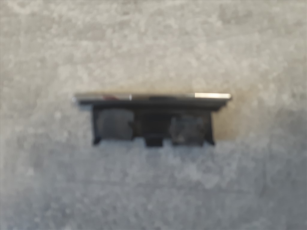 Audi QUATRO embléma (A3 A4 A5 A6 A7 Q7 Q8 stb.) 8h08537372zz 4g0853736e 6. kép