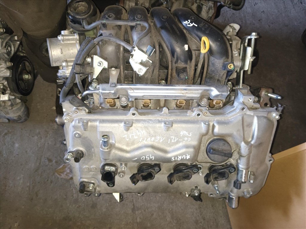Eladó Toyota Auris fűzött blokk hengerfejjel 1ZR 1. kép
