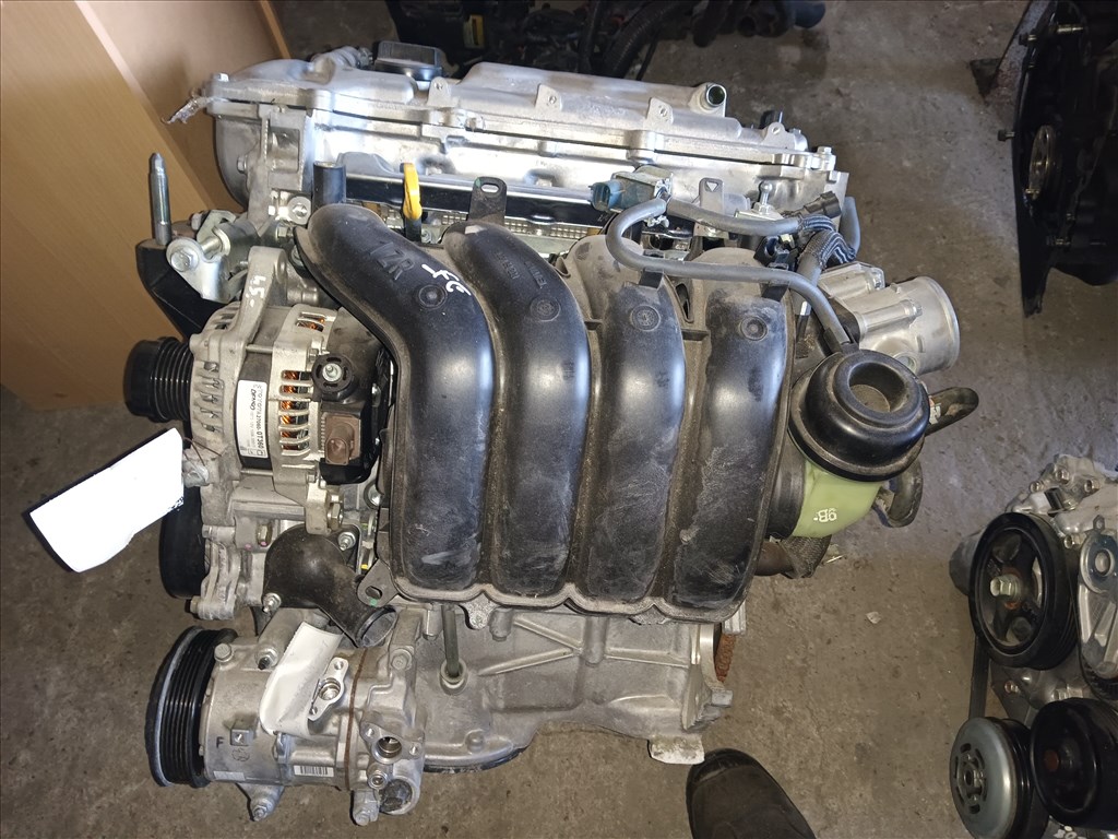 Eladó Toyota Auris fűzött blokk hengerfejjel 1ZR 2. kép