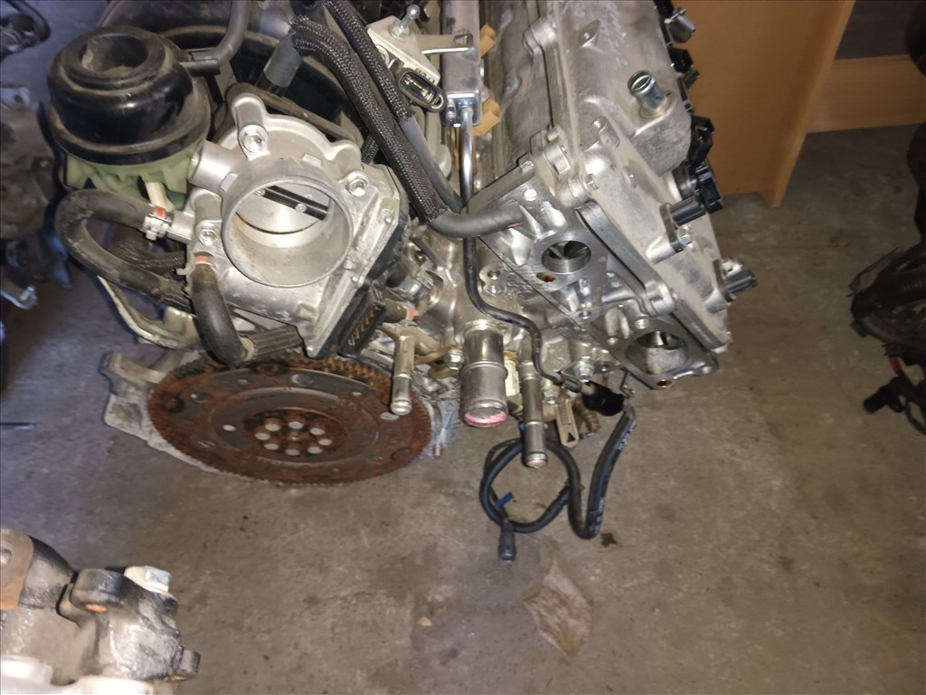 Eladó Toyota Auris fűzött blokk hengerfejjel 1ZR 3. kép