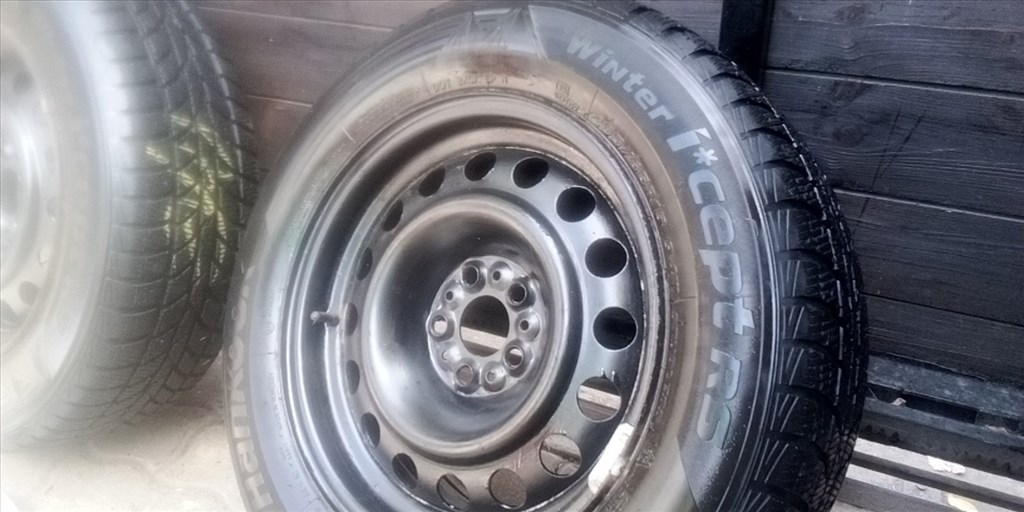  5x98 lyukosztású 15" használt lemezfelni, rajta 205/65 téli gumi gumi jumpy expert scudo dobló 3. kép