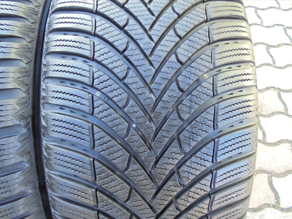 235/55 R 17-es 2021-es Semperit újszerű téli gumi pár eladó 2. kép