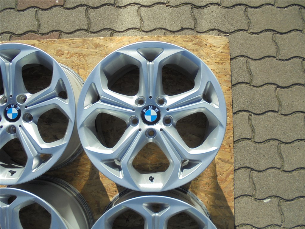 18-as újszerű BMW gyári alufelni eladó 4. kép