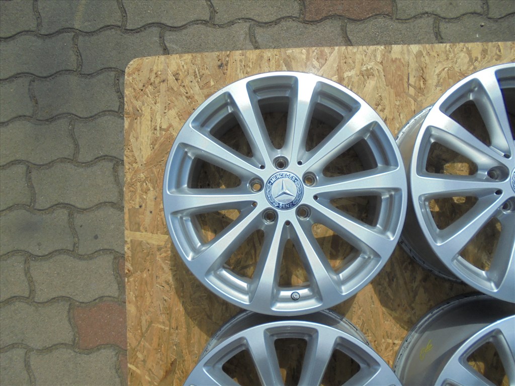 17-es gyári Mercedes alufelni + szenzor mint az új eladó 2. kép